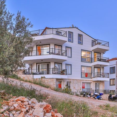 Goekyuezue Suit Apart Kaş Luaran gambar