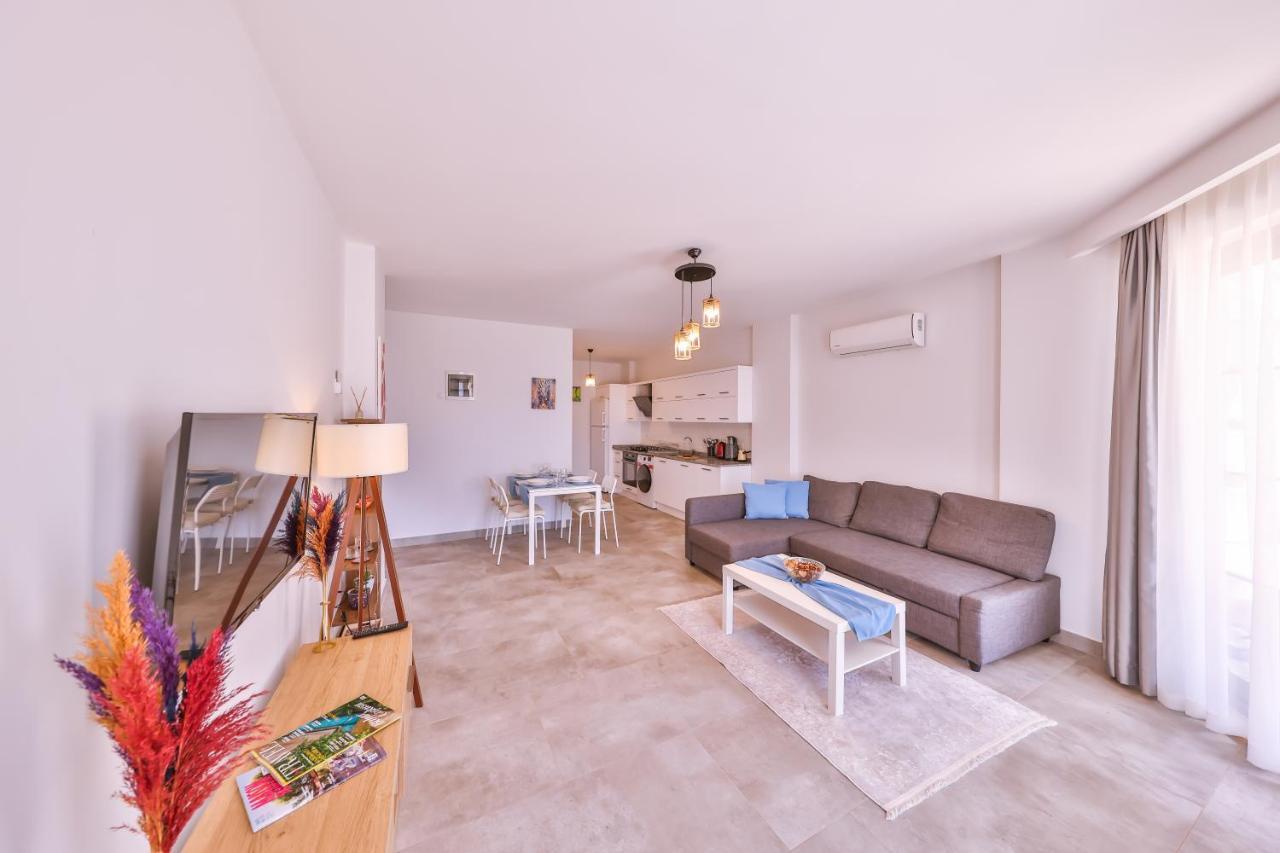 Goekyuezue Suit Apart Kaş Luaran gambar