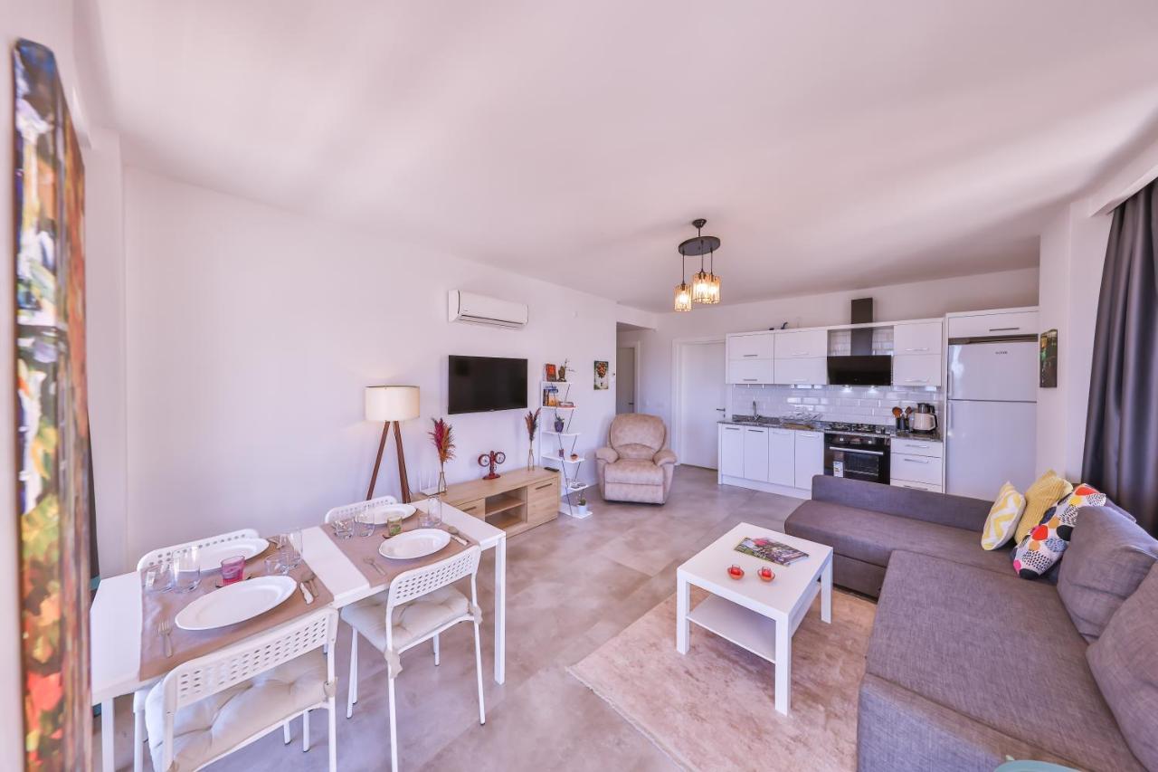 Goekyuezue Suit Apart Kaş Luaran gambar