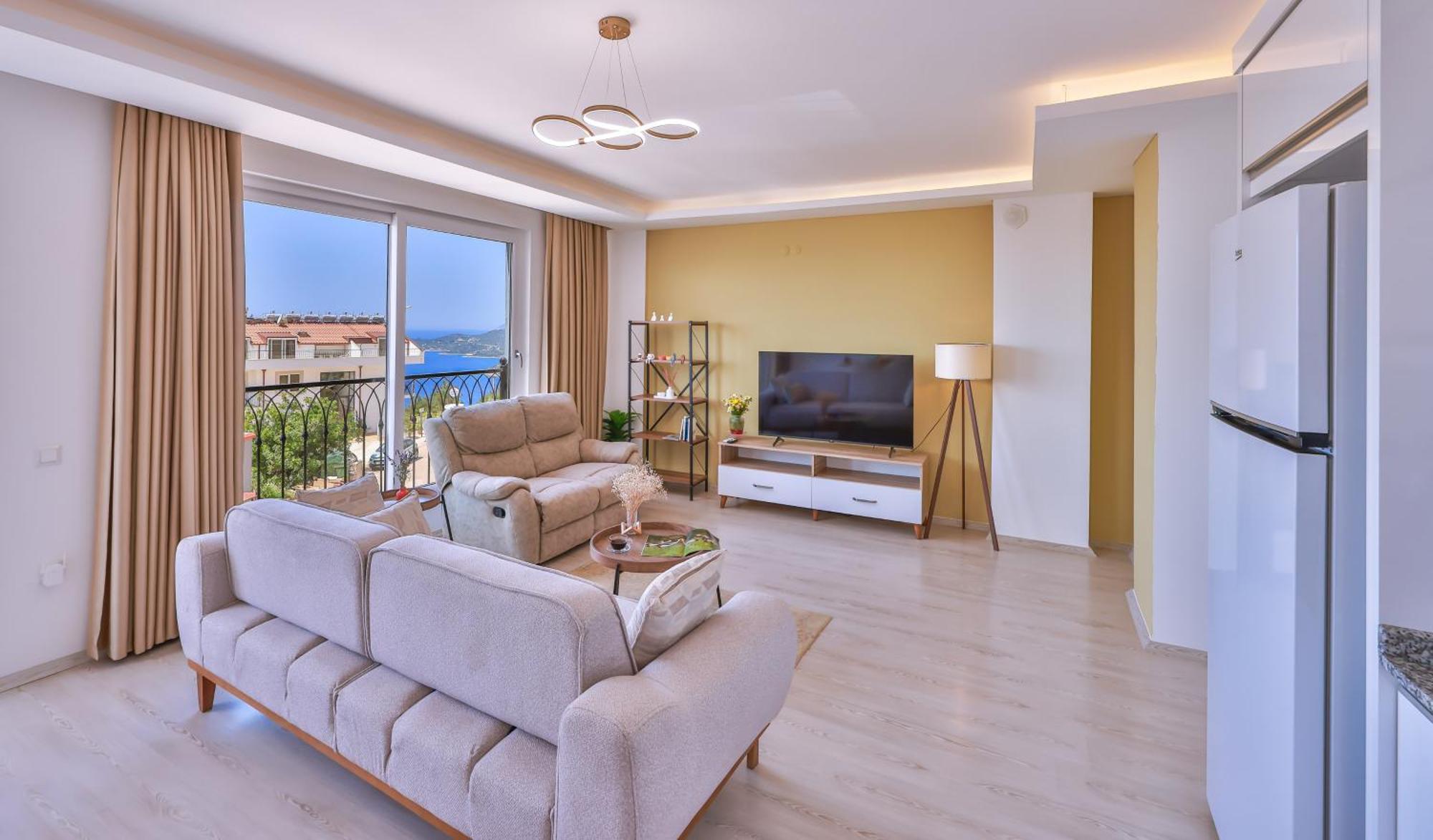 Goekyuezue Suit Apart Kaş Luaran gambar
