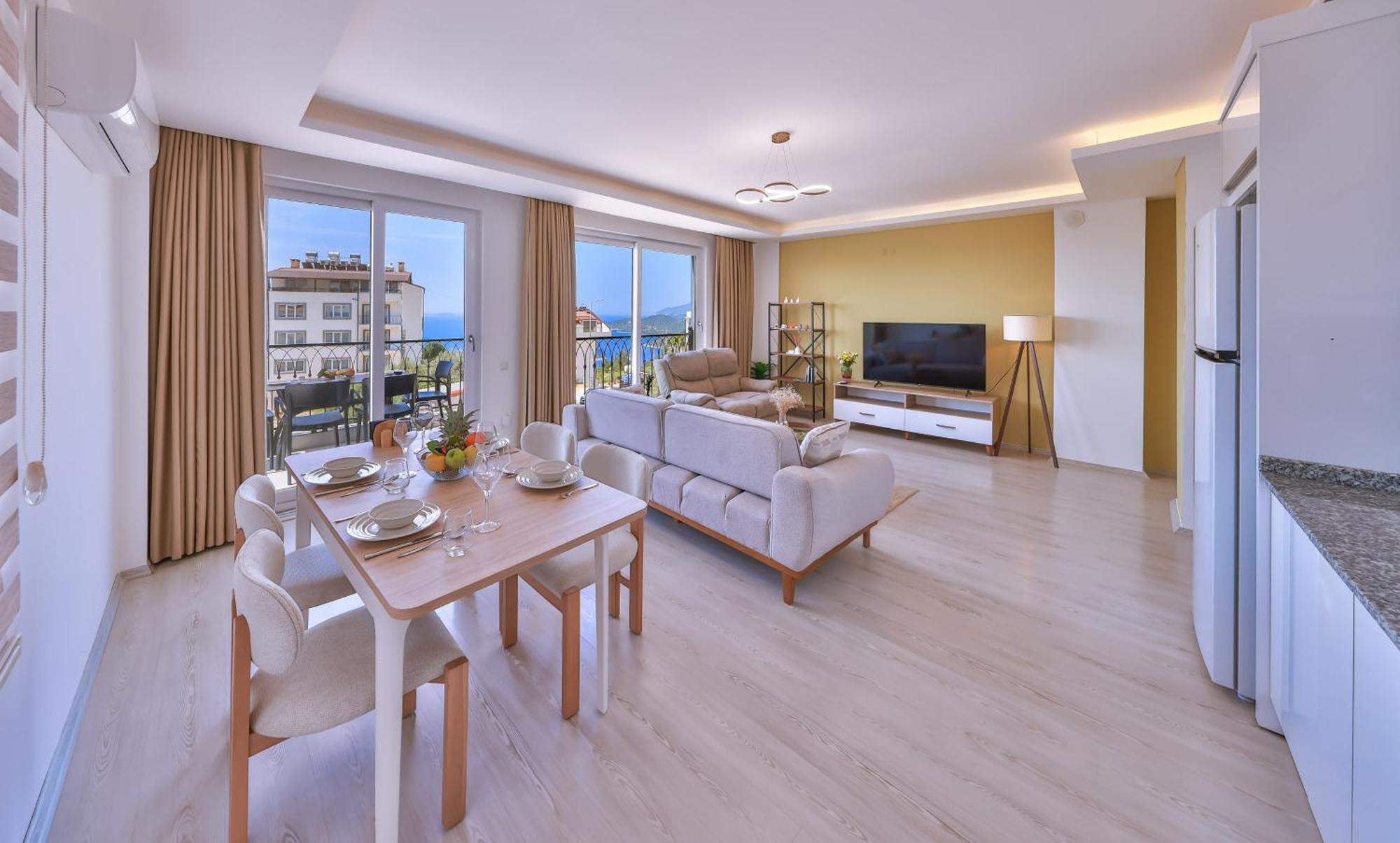 Goekyuezue Suit Apart Kaş Luaran gambar