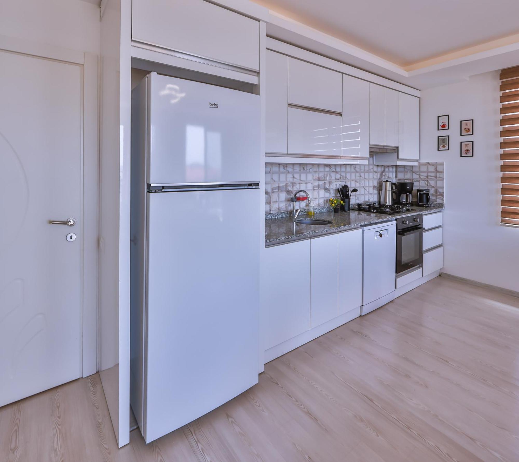 Goekyuezue Suit Apart Kaş Luaran gambar