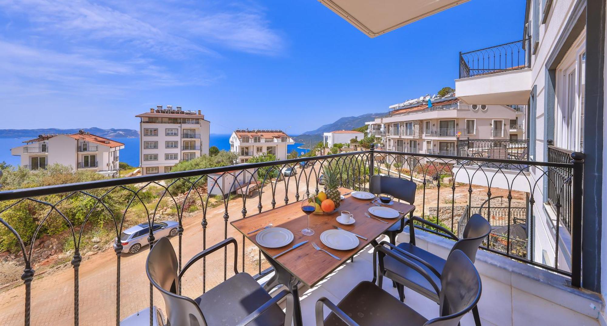 Goekyuezue Suit Apart Kaş Luaran gambar