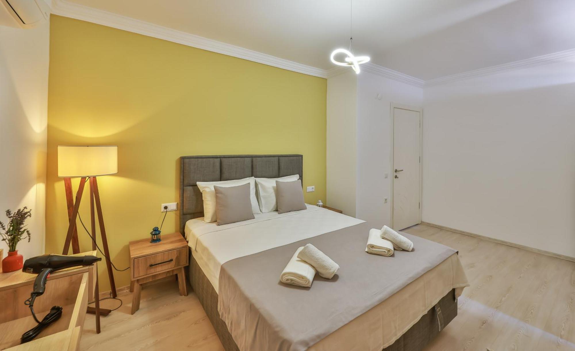 Goekyuezue Suit Apart Kaş Luaran gambar