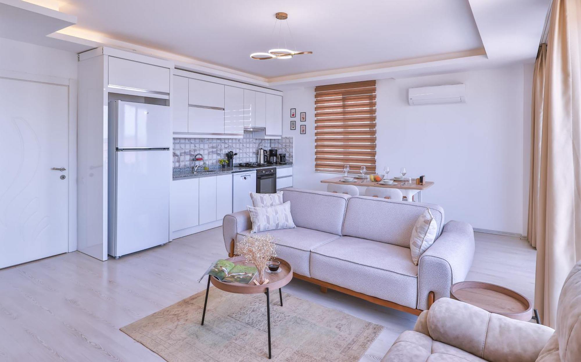 Goekyuezue Suit Apart Kaş Luaran gambar