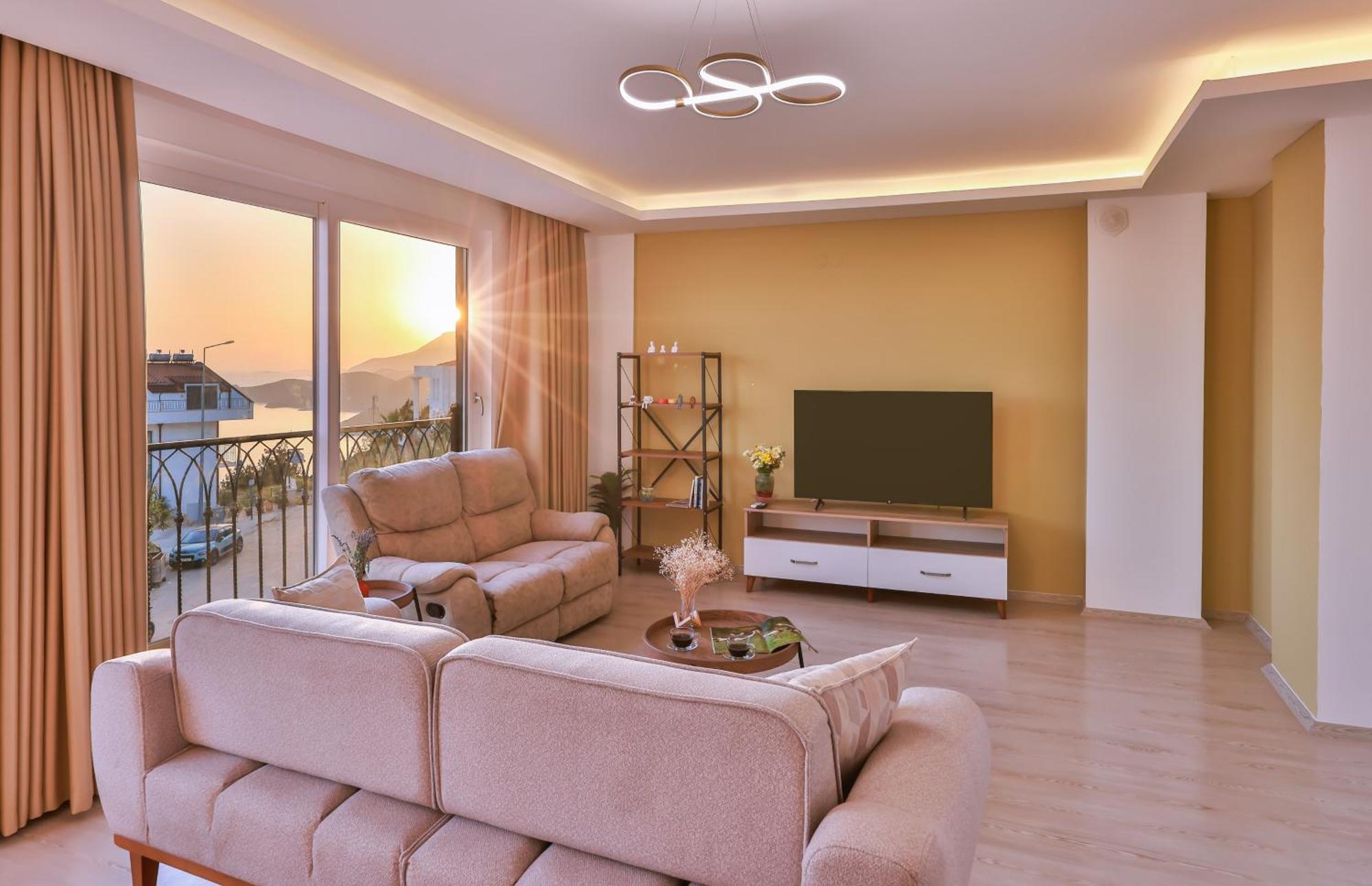 Goekyuezue Suit Apart Kaş Luaran gambar
