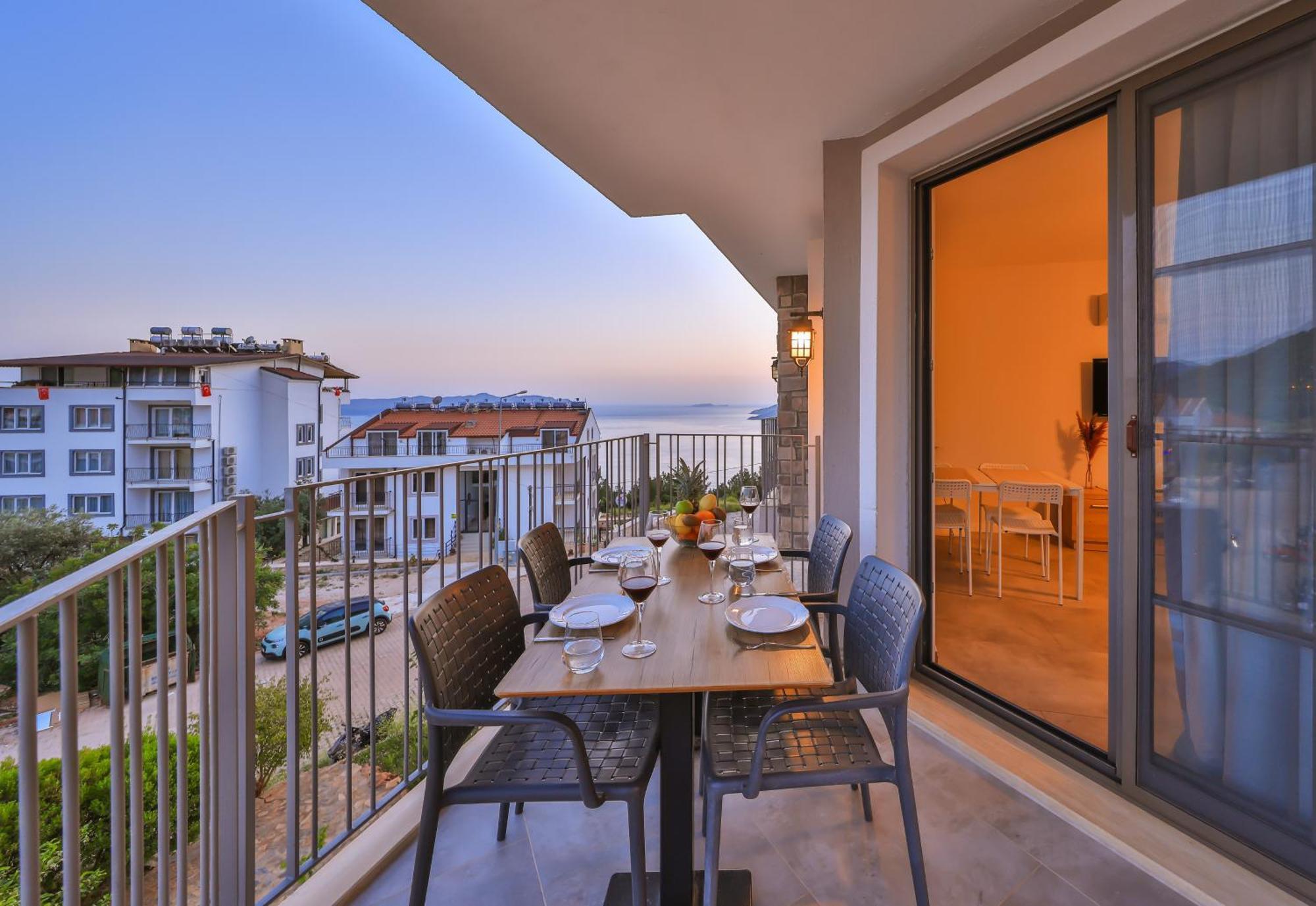 Goekyuezue Suit Apart Kaş Luaran gambar
