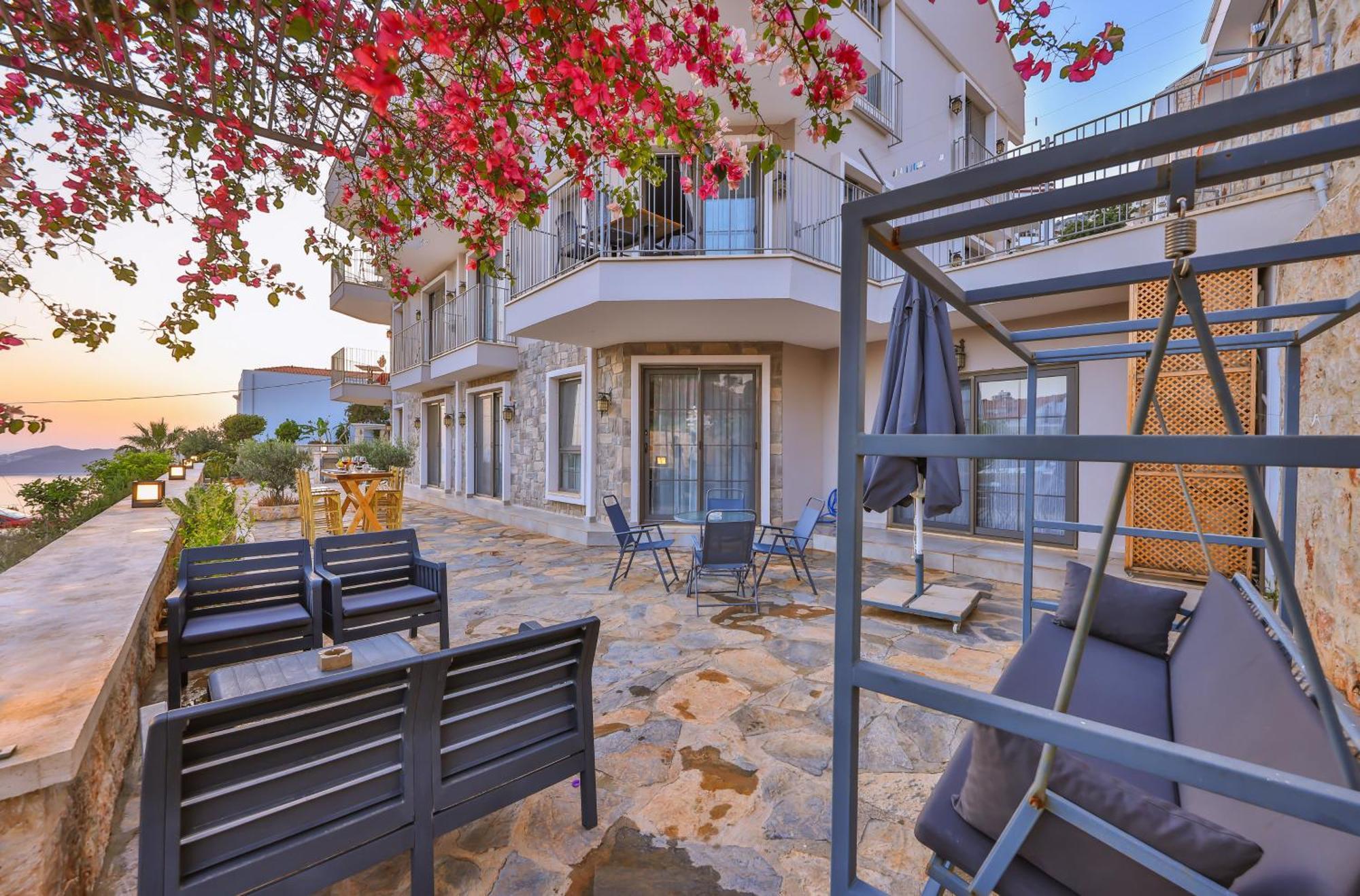 Goekyuezue Suit Apart Kaş Luaran gambar